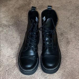 STEVE MADDEN lace up platform boots